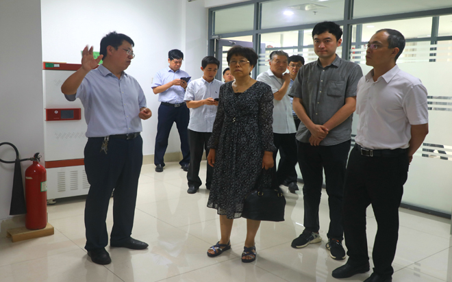 省工程咨詢?cè)焊痹洪L黃寧來公司進(jìn)行參觀調(diào)研大.jpg